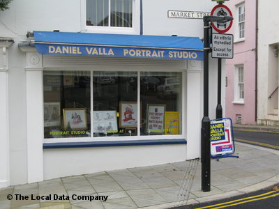 Daniel Valla Portrait Studio